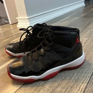 Air Jordan 11 red black